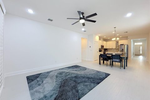 House in Sanford, Florida 3 bedrooms, 154.5 sq.m. № 2396240 - photo 18