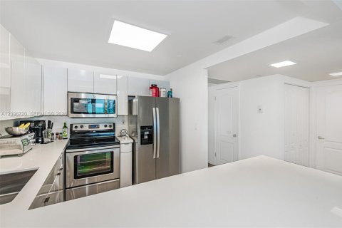 Copropriété à louer à Miami Beach, Floride: 1 chambre, 78.97 m2 № 2390500 - photo 12