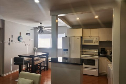 Condominio en venta en Wilton Manors, Florida, 2 dormitorios, 73.21 m2 № 2028760 - foto 5