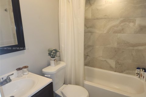 Condominio en venta en Wilton Manors, Florida, 2 dormitorios, 73.21 m2 № 2028760 - foto 12