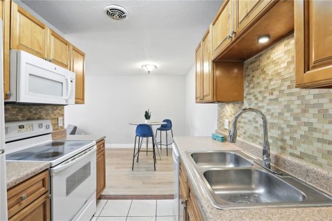Купить кондоминиум в Винтер-Парк, Флорида 6 комнат, 81.85м2, № 1909534 - фото 3