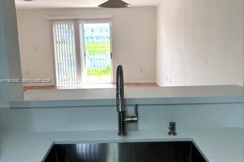 Touwnhouse à louer à Miami, Floride: 3 chambres, 106.84 m2 № 1998664 - photo 5