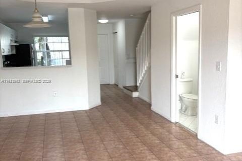 Touwnhouse à louer à Miami, Floride: 3 chambres, 106.84 m2 № 1998664 - photo 9