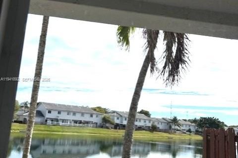 Touwnhouse à louer à Miami, Floride: 3 chambres, 106.84 m2 № 1998664 - photo 13