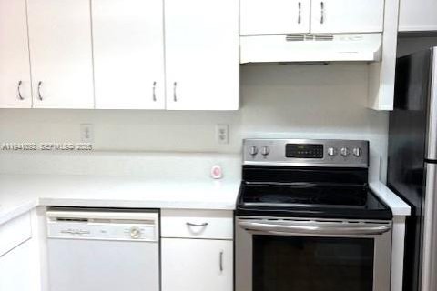 Touwnhouse à louer à Miami, Floride: 3 chambres, 106.84 m2 № 1998664 - photo 6