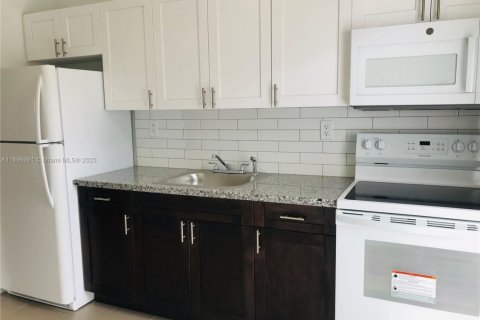 Villa ou maison à louer à Miami, Floride: 2 chambres № 1947876 - photo 2