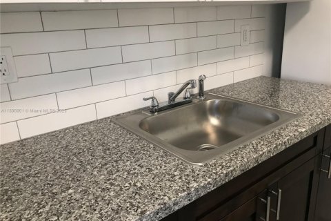 Villa ou maison à louer à Miami, Floride: 2 chambres № 1947876 - photo 7