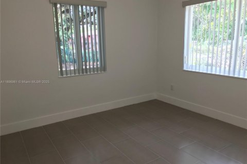 Villa ou maison à louer à Miami, Floride: 2 chambres № 1947876 - photo 10