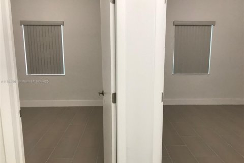 Villa ou maison à louer à Miami, Floride: 2 chambres № 1947876 - photo 9