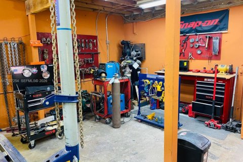 Immobilier commercial à vendre à Hialeah, Floride № 2086489 - photo 8