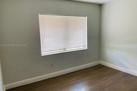 Immobilier commercial à vendre à Hialeah, Floride № 2086489 - photo 20