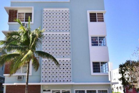 Снять в аренду кондоминиум в Майами-Бич, Флорида 37.16м2, № 1952798 - фото 1