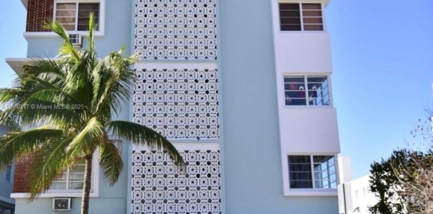 Студия в кондо в Майами-Бич, Флорида № 1952798