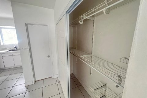 Снять в аренду кондоминиум в Майами-Бич, Флорида 37.16м2, № 1952798 - фото 6