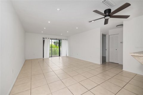 Apartamento en alquiler en Saint Petersburg, Florida, 1 dormitorio, 70.61 m2 № 1919286 - foto 5