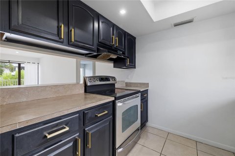 Apartamento en alquiler en Saint Petersburg, Florida, 1 dormitorio, 70.61 m2 № 1919286 - foto 7