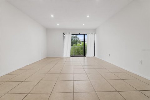 Apartamento en alquiler en Saint Petersburg, Florida, 1 dormitorio, 70.61 m2 № 1919286 - foto 4