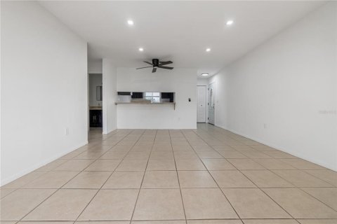 Apartamento en alquiler en Saint Petersburg, Florida, 1 dormitorio, 70.61 m2 № 1919286 - foto 3