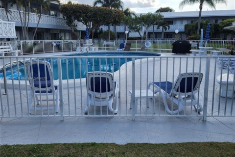Condo in Fort Lauderdale, Florida, 1 bedroom  № 2021076 - photo 17