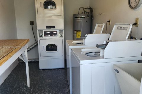 Condo in Fort Lauderdale, Florida, 1 bedroom  № 2021076 - photo 21