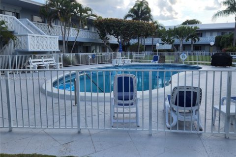 Condo in Fort Lauderdale, Florida, 1 bedroom  № 2021076 - photo 16