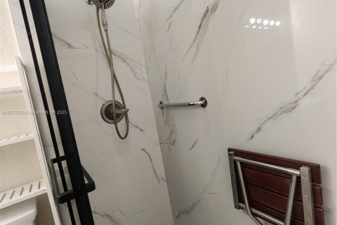 Condo in Fort Lauderdale, Florida, 1 bedroom  № 2021076 - photo 13