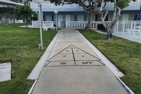 Condo in Fort Lauderdale, Florida, 1 bedroom  № 2021076 - photo 18