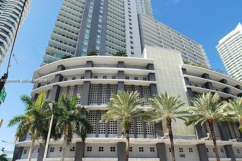 Copropriété à louer à Miami, Floride: 1 chambre, 75.62 m2 № 2432574 - photo 2