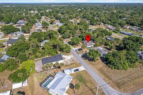 House in Fort Pierce, Florida 4 bedrooms, 150.87 sq.m. № 1168940 - photo 1