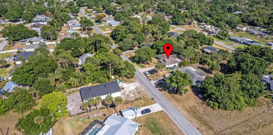 House in Fort Pierce, Florida 4 bedrooms, 150.87 sq.m. № 1168940