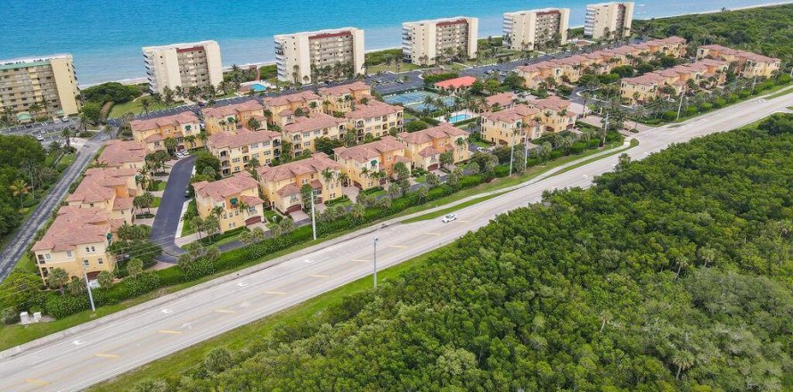 Condo in Jensen Beach, Florida, 3 bedrooms № 1207914