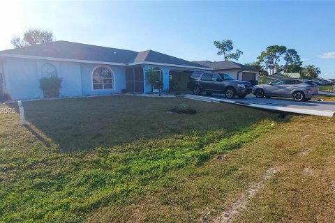 House in Fort Myers, Florida 3 bedrooms, 125.7 sq.m. № 2010324