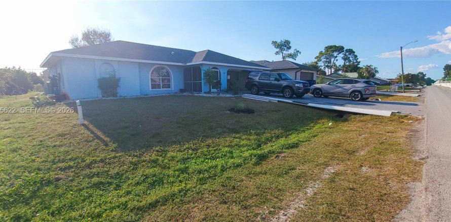 Дом в Форт Майерс, Флорида 3 спальни, 125.7м2 № 2010324