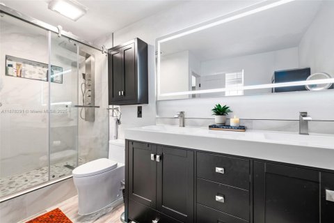 House in Weston, Florida 4 bedrooms, 231.05 sq.m. № 1896183 - photo 17