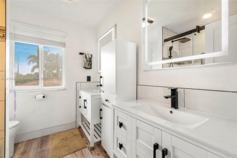 House in Weston, Florida 4 bedrooms, 231.05 sq.m. № 1896183 - photo 21