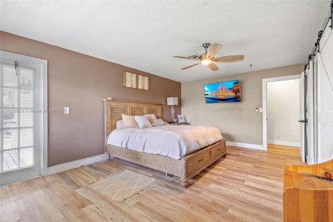 House in Weston, Florida 4 bedrooms, 231.05 sq.m. № 1896183 - photo 15