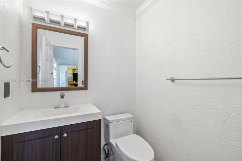 House in Weston, Florida 4 bedrooms, 231.05 sq.m. № 1896183 - photo 22