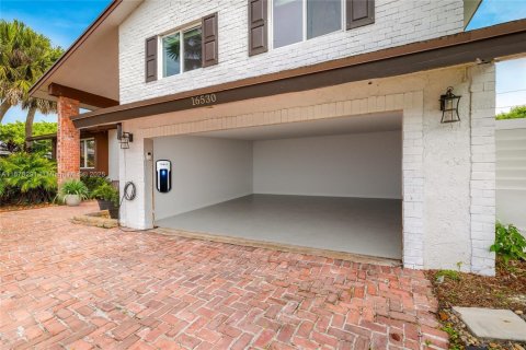 House in Weston, Florida 4 bedrooms, 231.05 sq.m. № 1896183 - photo 30