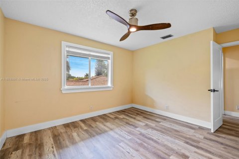 House in Weston, Florida 4 bedrooms, 231.05 sq.m. № 1896183 - photo 27