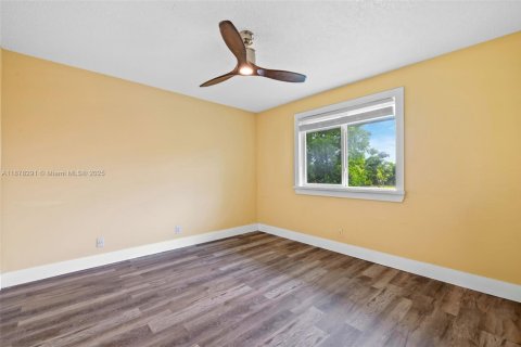 House in Weston, Florida 4 bedrooms, 231.05 sq.m. № 1896183 - photo 26