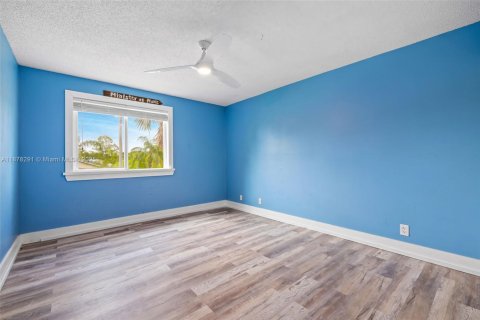 House in Weston, Florida 4 bedrooms, 231.05 sq.m. № 1896183 - photo 19