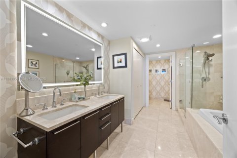 Condo in Sunny Isles Beach, Florida, 3 bedrooms № 2089881 - photo 21