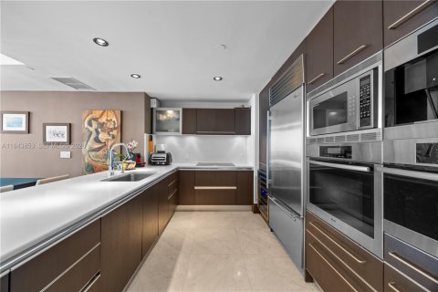 Condo in Sunny Isles Beach, Florida, 3 bedrooms № 2089881 - photo 10