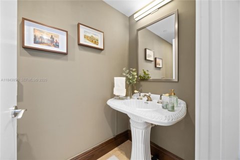 Condo in Sunny Isles Beach, Florida, 3 bedrooms № 2089881 - photo 13