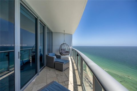 Condo in Sunny Isles Beach, Florida, 3 bedrooms № 2089881 - photo 14