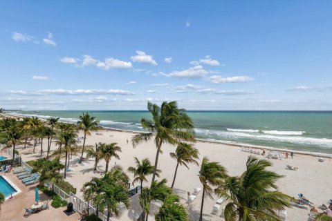 Condo in Pompano Beach, Florida, 2 bedrooms  № 2270475 - photo 13