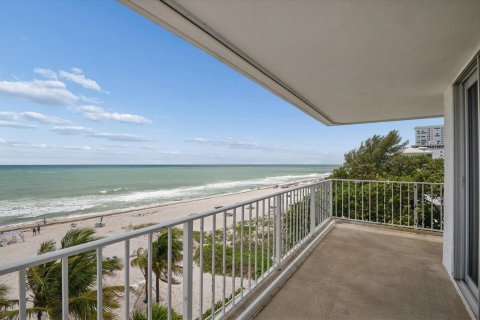 Condo in Pompano Beach, Florida, 2 bedrooms  № 2270475 - photo 10