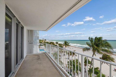 Condo in Pompano Beach, Florida, 2 bedrooms  № 2270475 - photo 11