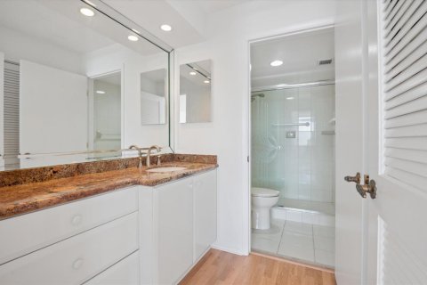Condo in Pompano Beach, Florida, 2 bedrooms  № 2270475 - photo 5