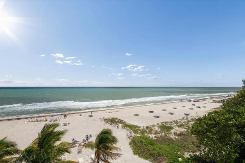 Condo in Pompano Beach, Florida, 2 bedrooms  № 2270475 - photo 12